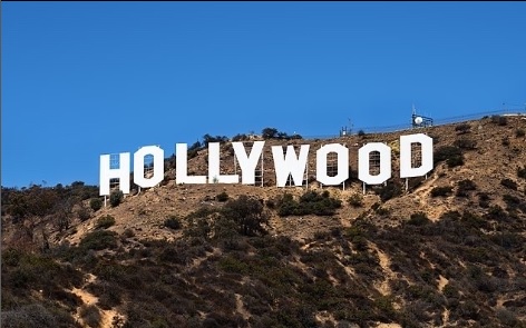 ロサンゼルスの新市長、ハリウッドサインの夜間ライトアップ指令を取り消す 
