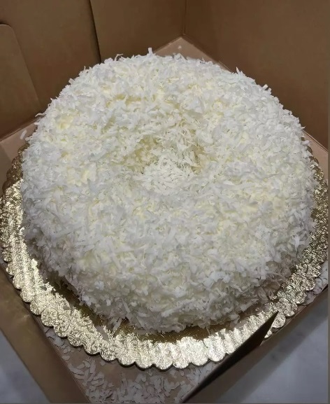  トム・クルーズ、クリスマスケーキ・プレゼントのリストにミンディ・カリングを追加
