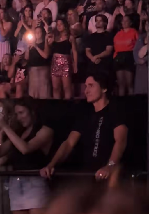 カナダ前首相ジャスティン・トルドー氏、ケイティ・ペリーとディナーデートに続きペリーのツアーで目撃