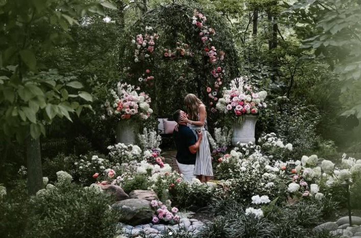 テイラー・スウィフト&トラヴィス・ケルシー、2年間の交際を経て婚約 インスタで発表