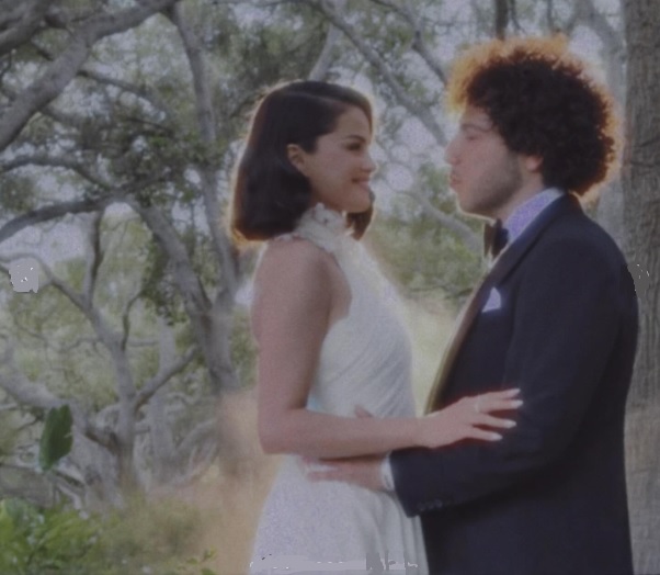 セレーナ・ゴメス、ベニー・ブランコと結婚　豪華スターが結婚式に出席