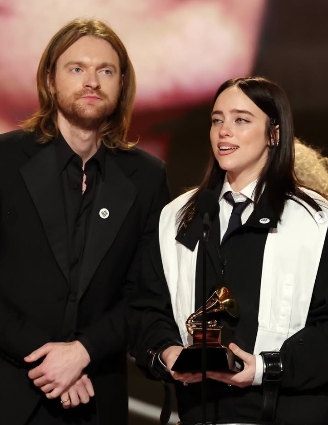 第68回グラミー賞 ビリー・アイリッシュ、バッド・バーニーがICEを痛烈批判