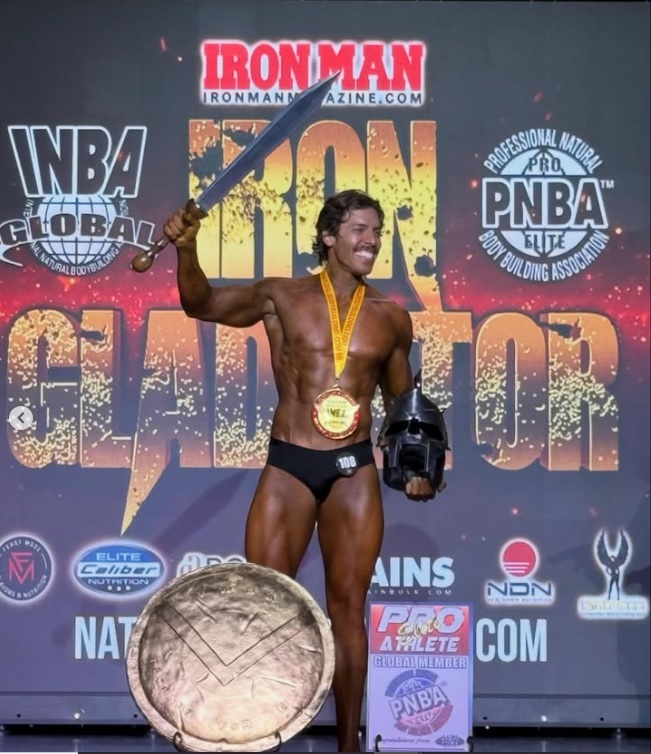 アーノルド・シュワルツェネッガーの息子ジョセフ・バエナ ボディビルの大会で優勝