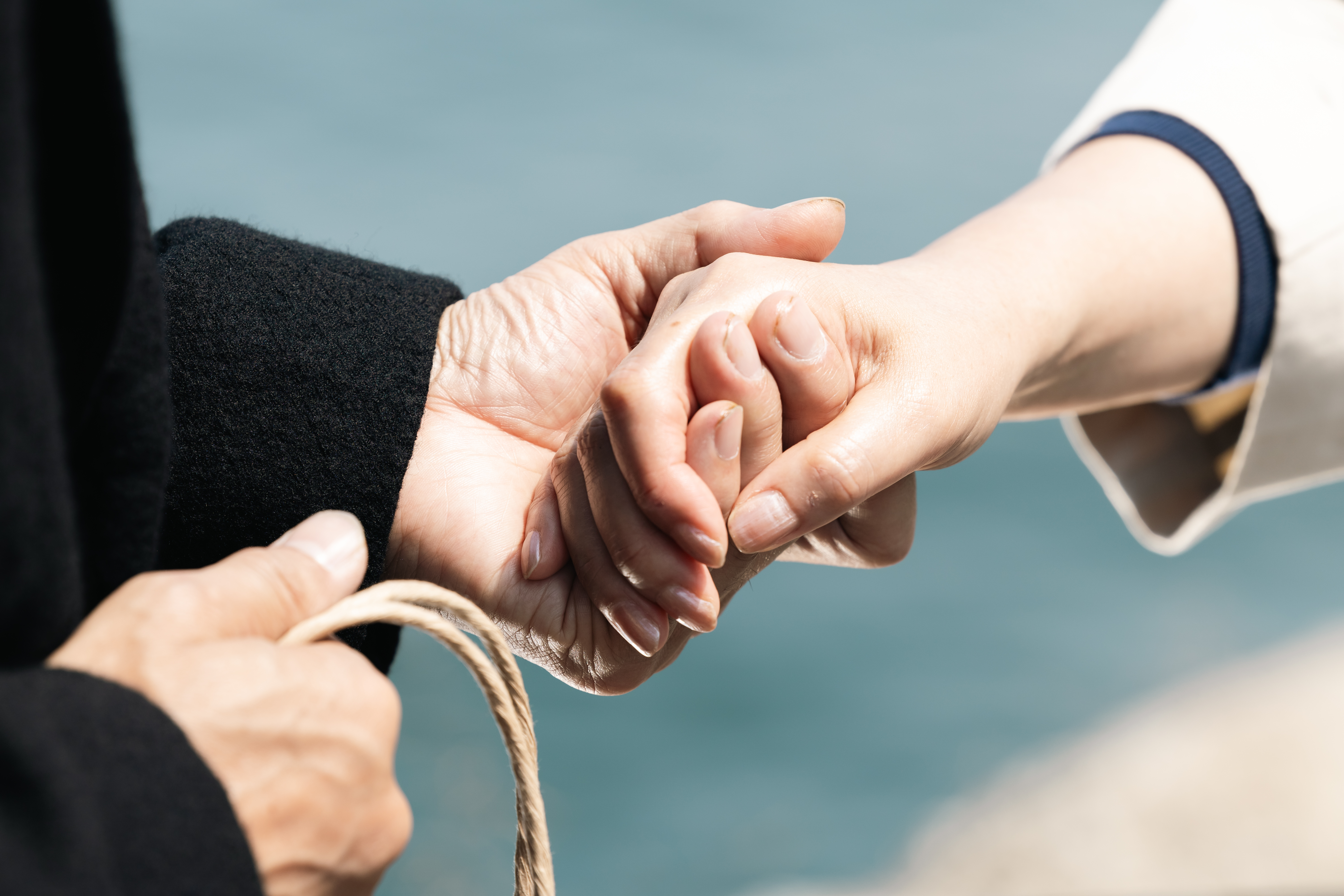 倉本聰原作「海の沈黙」　本木雅弘、小泉今日子の小樽再会シーン公開　32年ぶりの共演
