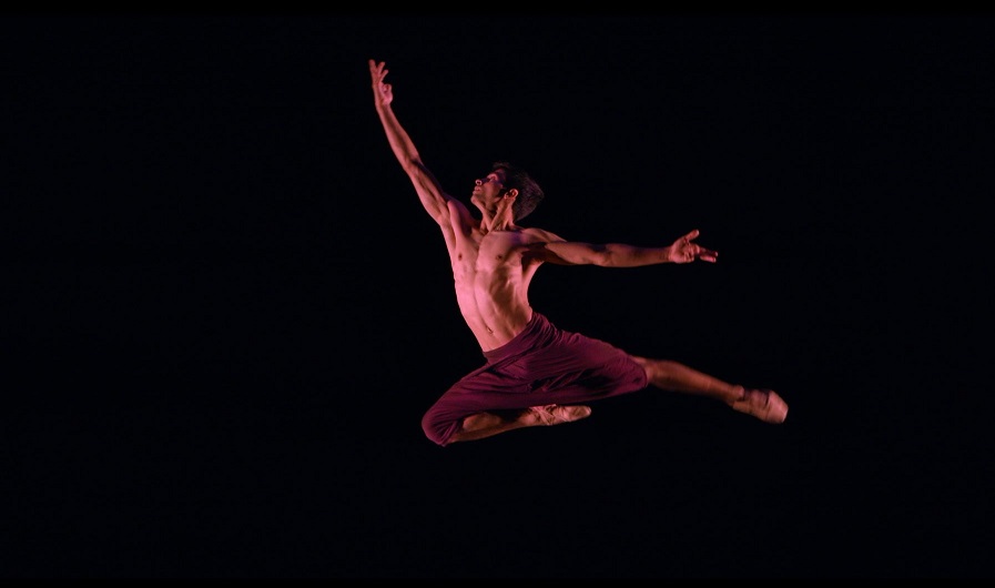 ドキュメント映画「コール・ミー・ダンサー」 バレエの虜になった遅咲きのダンサー、マニーシュの苦闘と奇跡