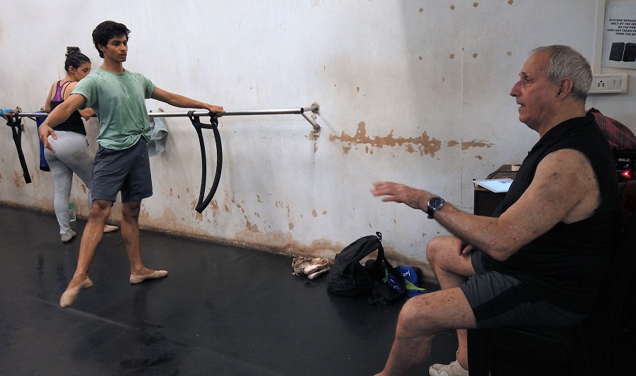 ドキュメント映画「コール・ミー・ダンサー」 バレエの虜になった遅咲きのダンサー、マニーシュの苦闘と奇跡