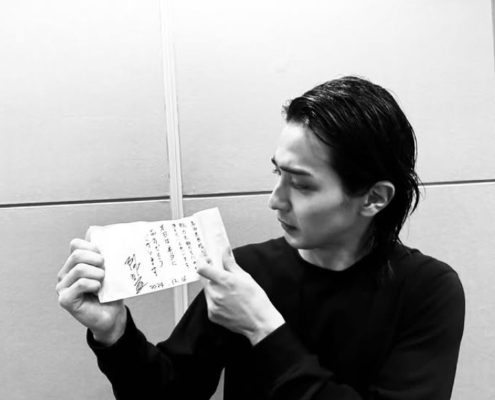 第49回報知映画賞　主演男優賞・横浜流星、阿部寛の巻物を公開