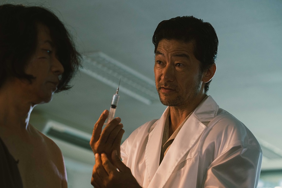 石井岳龍監督最新作「箱男」2025年1月17日(金)よりNetflixで独占配信