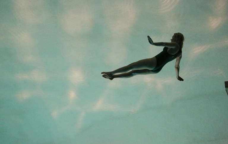 レオス・カラックス監督、新作「ITʻS NOT ME イッツ・ノット・ミー」の先行上映会でQ&A
