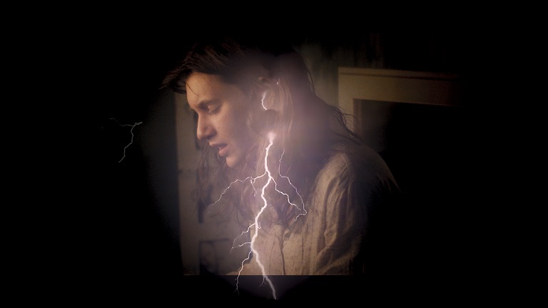 レオス・カラックス監督、新作「ITʻS NOT ME イッツ・ノット・ミー」の先行上映会でQ&A
