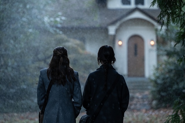 「異端者の家」ヒュー・グラントが若い女性宣教師2人を餌食にするサイコ男を怪演