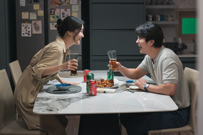 映画「ヒットマン リサージェンス」クォン・サンウのメッセージ付き本予告公開　チェ・ジウと22年ぶり共演