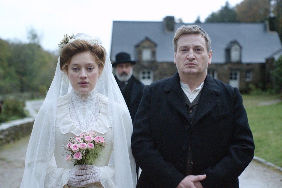 「ロザリー」ヒゲの女性が真実の愛と人生を希求する数奇の物語