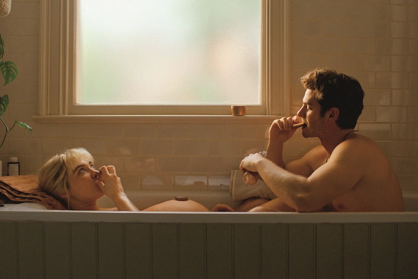 フローレンス・ピュー×アンドリュー・ガーフィールド「We Live in Time この時を生きて」特別映像「映画ランキング編」公開