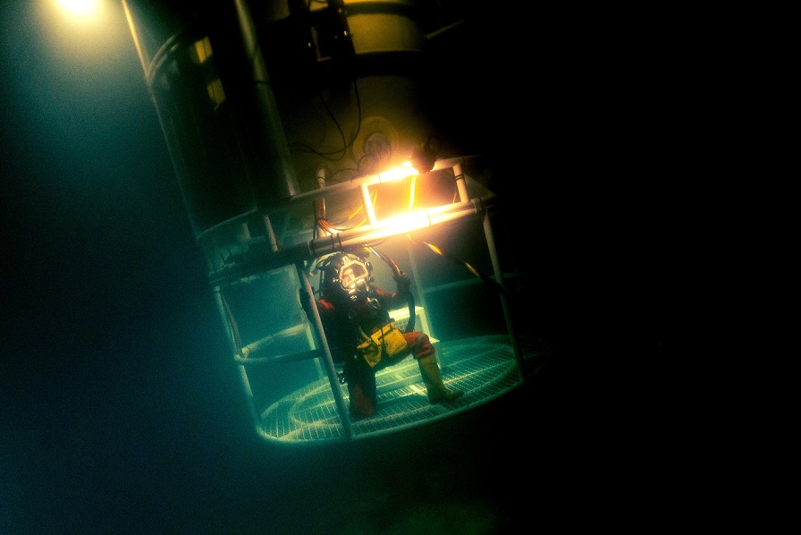 映画「ラスト・ブレス」 ”飽和潜水士”の実話映画化　ポスタービジュアル・予告編・場面写真解禁”