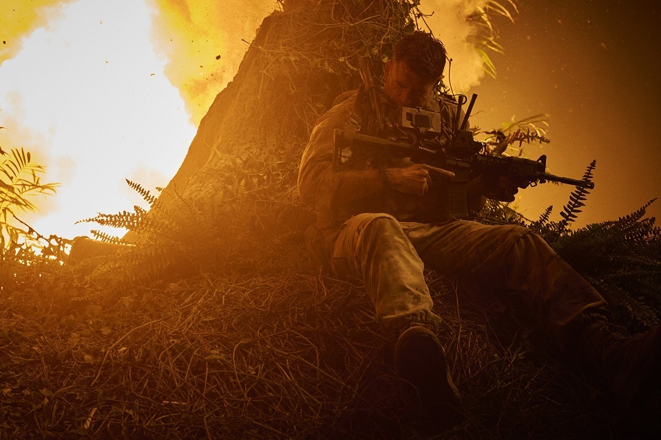 ラッセル・クロウ＆リアム・ヘムズワース共演「ランド・オブ・バッド」　特報映像、ポスター、場面カット解禁