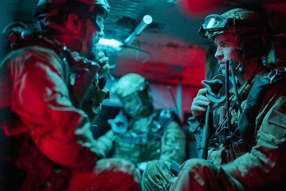 ラッセル・クロウ＆リアム・ヘムズワース共演「ランド・オブ・バッド」　特報映像、ポスター、場面カット解禁