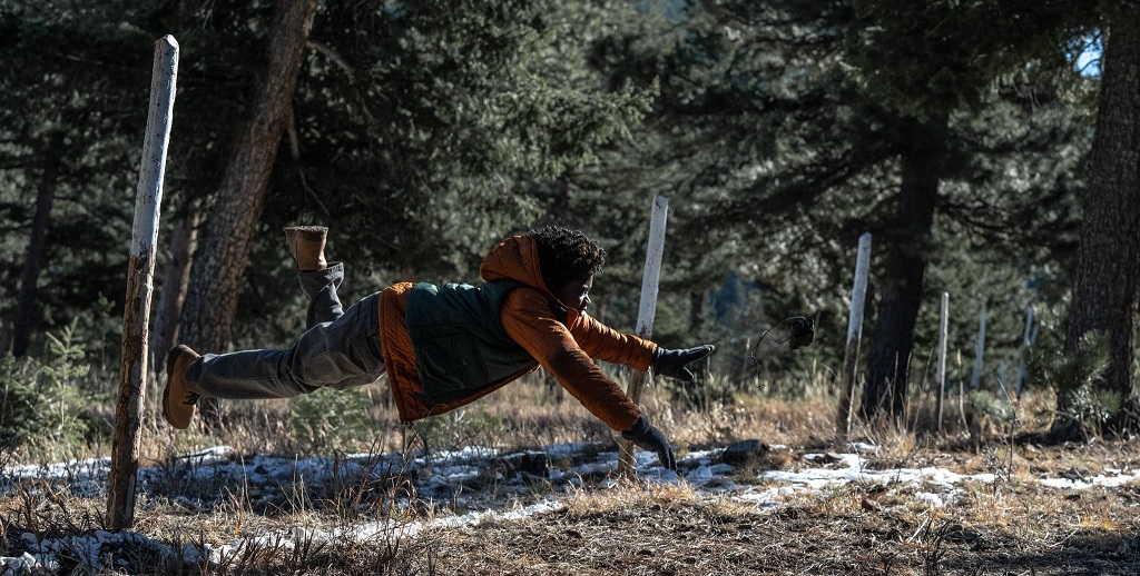 映画「エレベーション 絶滅ライン」人類絶滅の危機に瀕した世界で少年が“何か”に追われる3分の冒頭映像解禁
