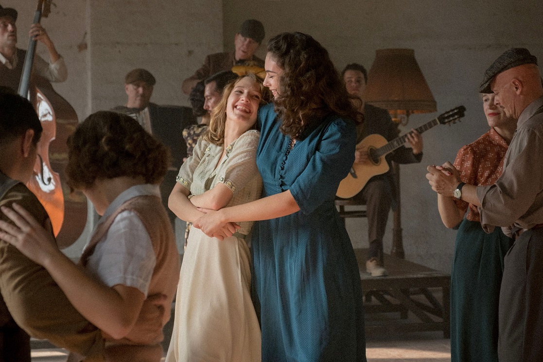 イタリア映画「美しい夏」 画家とモデルの間で揺れ動くお針子の鮮烈な青春
