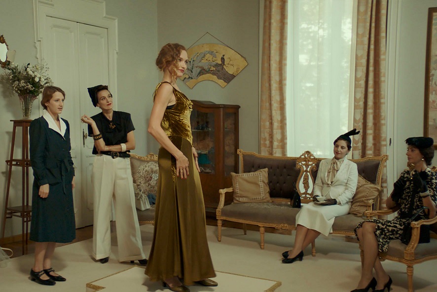 イタリア映画「美しい夏」 画家とモデルの間で揺れ動くお針子の鮮烈な青春
