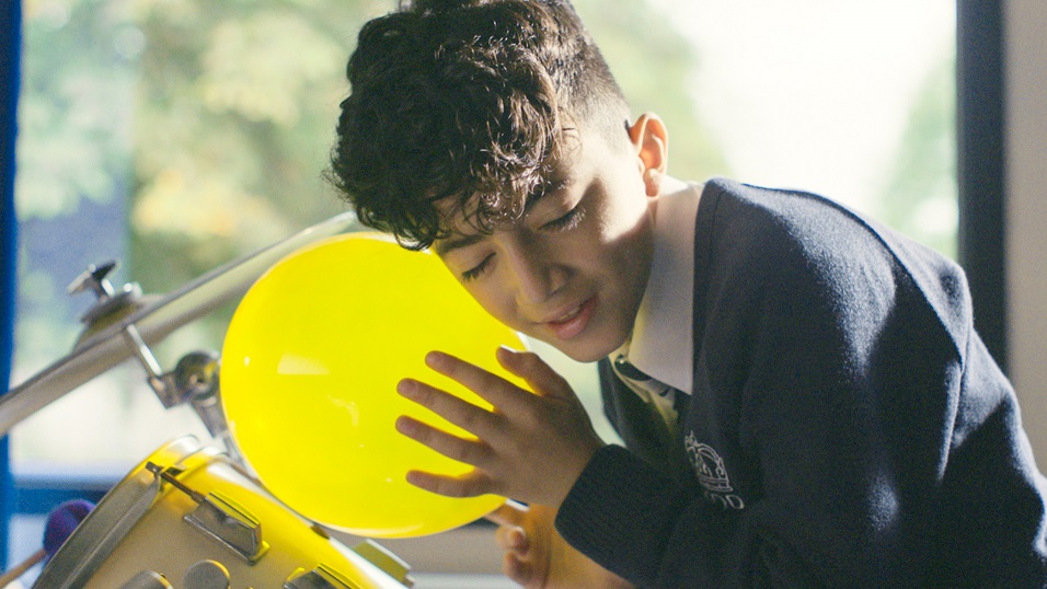 「ぼくの名前はラワン」ろう者の少年が手話を習得し成長していく姿を描く感動のドキュメンタリー