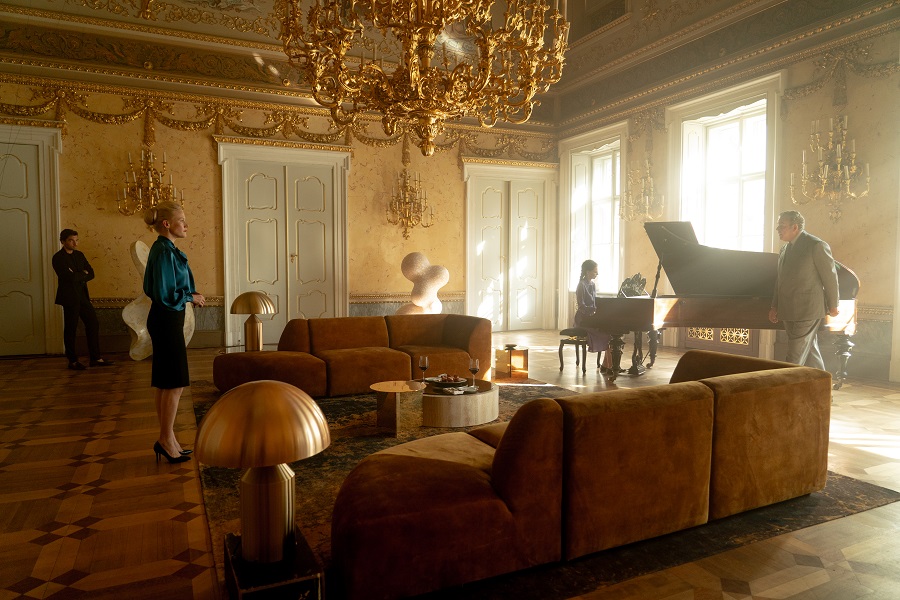 「ザ・クロウ」ビル・スカルスガルドが現世と冥界をまたぐ凄絶復讐劇を熱演