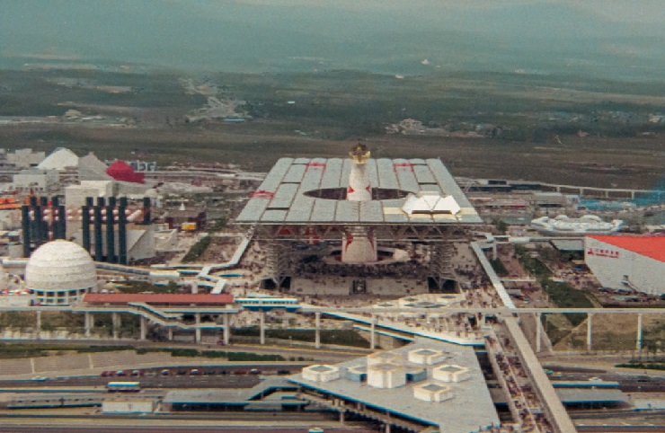 ジュディ・オング主演 「万博追跡 2Kレストア版」 1970年の大阪万博の秘蔵映画が日本公開