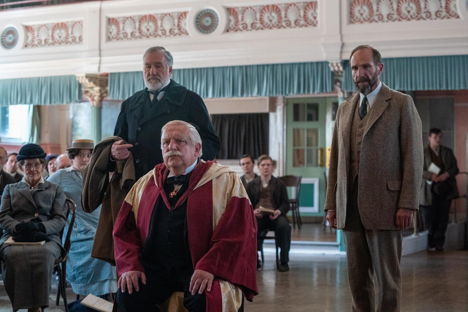 「ザ・コラール 希望を紡ぐ歌」第一次大戦下、存続危機の合唱団が失われた希望を紡ぎ直すヒューマンドラマ 場面写真解禁